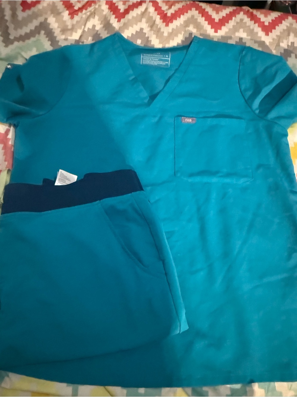 Figs Men's Teal V-Neck Scrub Set